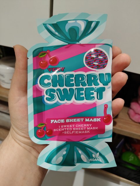 Denkowanie część druga :) Grudzień, kosmetyki w świątecznych opakowaniach lub w świątecznych kolorach: czerwonym, zielonym i złotym 