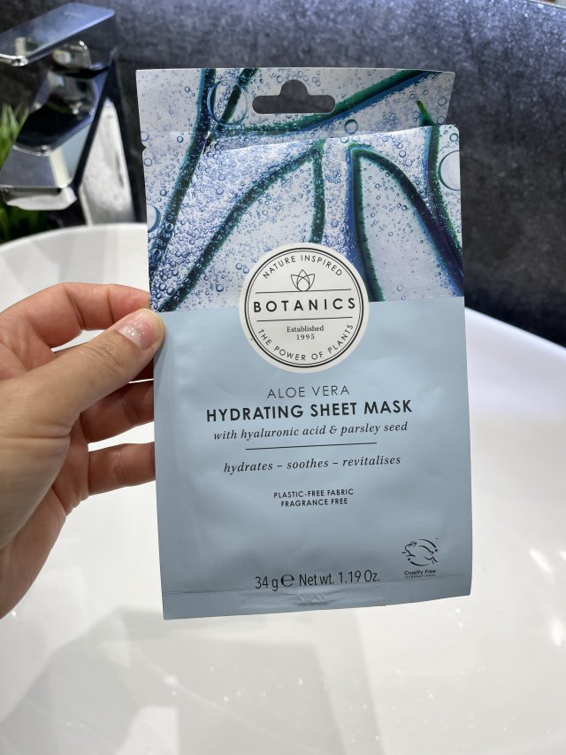 Denkowanie część druga :) Grudzień, kosmetyki w świątecznych opakowaniach lub w świątecznych kolorach: czerwonym, zielonym i złotym 