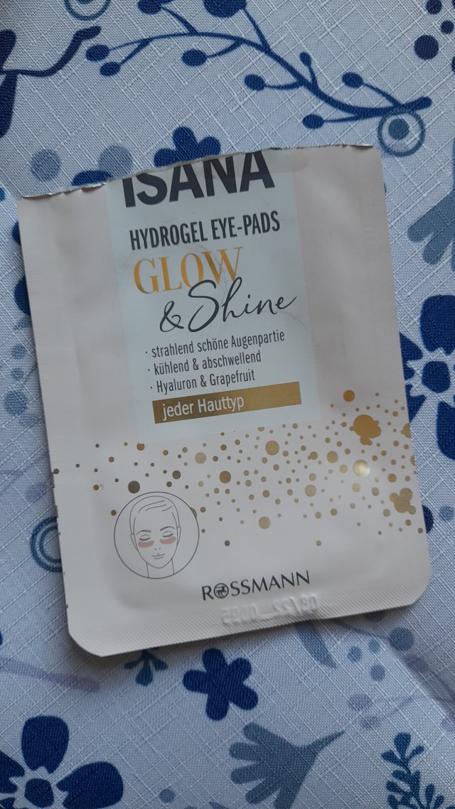 Denkowanie część druga :) Grudzień, kosmetyki w świątecznych opakowaniach lub w świątecznych kolorach: czerwonym, zielonym i złotym 