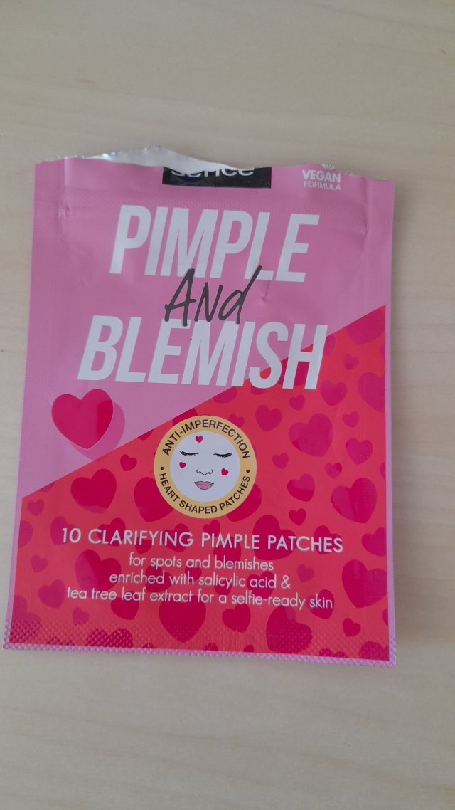 Denkowanie część druga :) Grudzień, kosmetyki w świątecznych opakowaniach lub w świątecznych kolorach: czerwonym, zielonym i złotym 