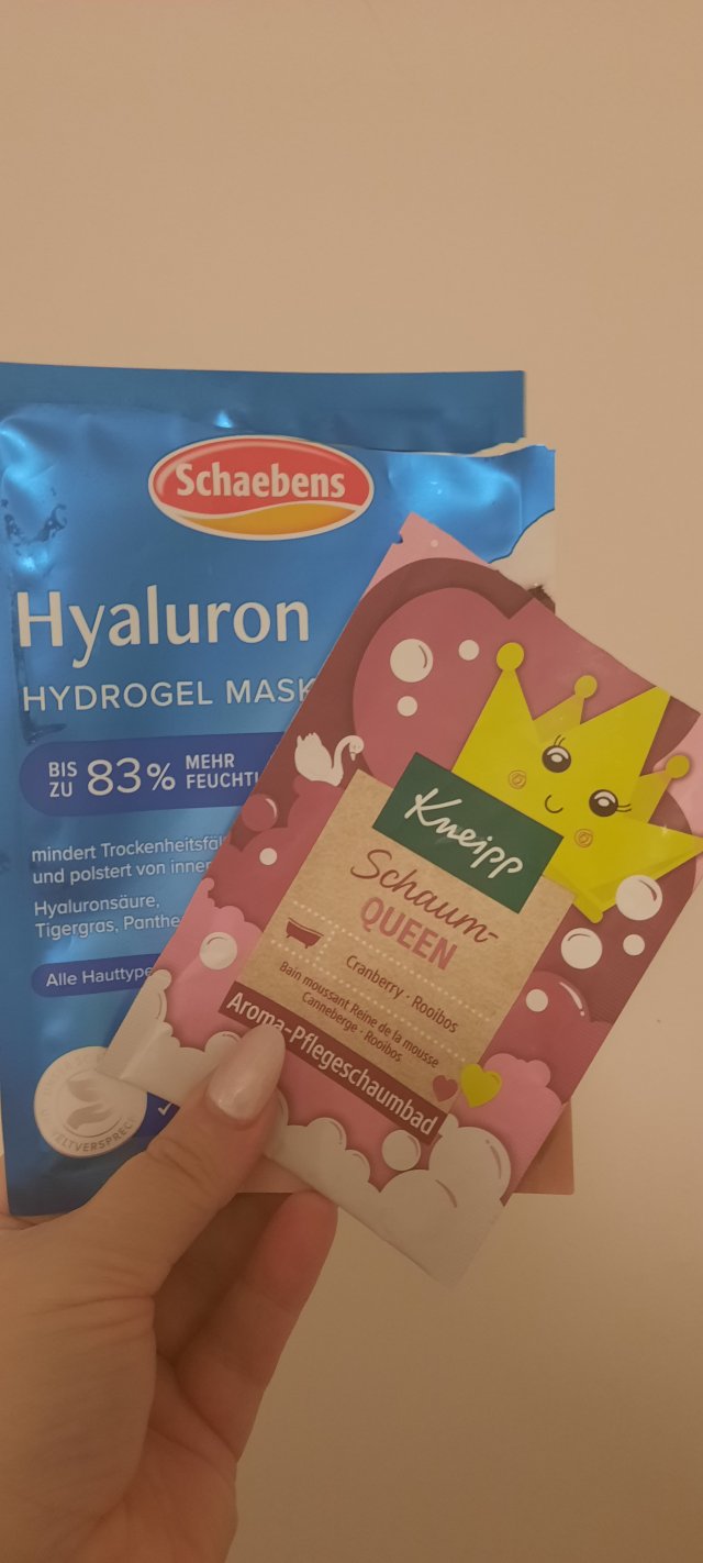 Denkowanie część druga :) Grudzień, kosmetyki w świątecznych opakowaniach lub w świątecznych kolorach: czerwonym, zielonym i złotym 