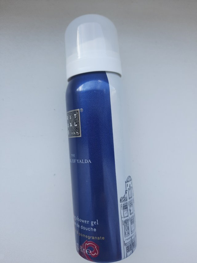 Denkowanie część druga :) Grudzień, kosmetyki w świątecznych opakowaniach lub w świątecznych kolorach: czerwonym, zielonym i złotym 