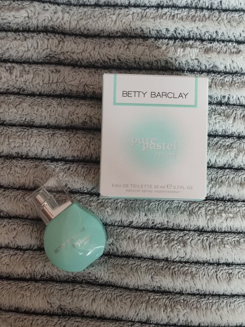 Denkowanie część druga :) Grudzień, kosmetyki w świątecznych opakowaniach lub w świątecznych kolorach: czerwonym, zielonym i złotym 