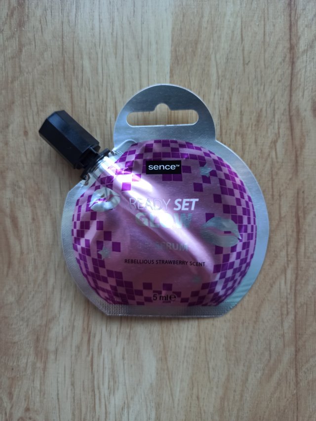 Denkowanie część druga :) Grudzień, kosmetyki w świątecznych opakowaniach lub w świątecznych kolorach: czerwonym, zielonym i złotym 