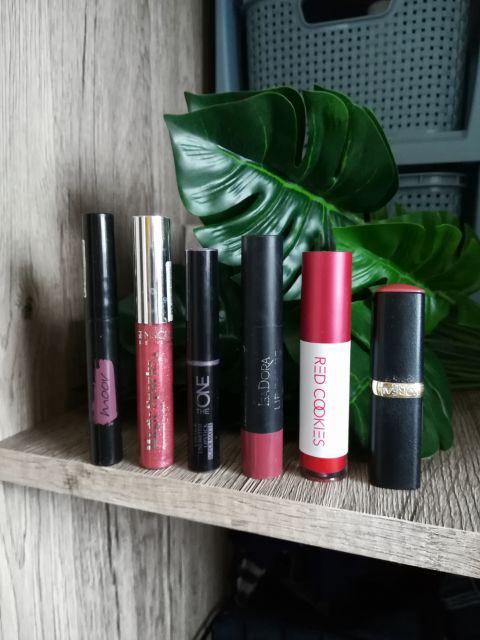 Pomadki szminki do ust 