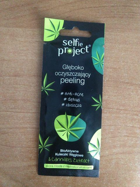 Selfie Project Peeling do twarzy, Głęboko oczyszczający, BioAktywne kuleczki węglowe, Konopie