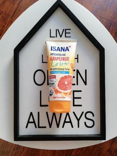 Peeling pod prysznic Grapefruit love Isana 