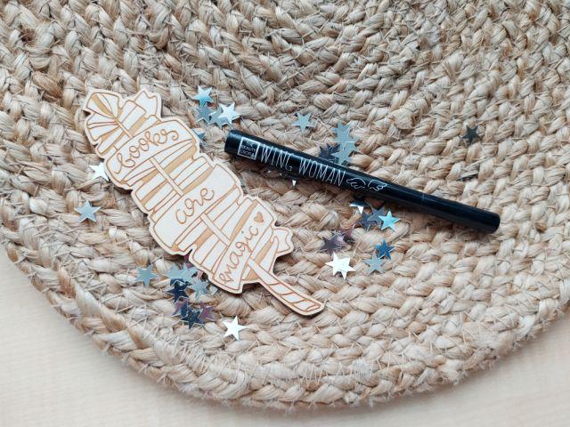 the beauty crop wing woman eyeliner