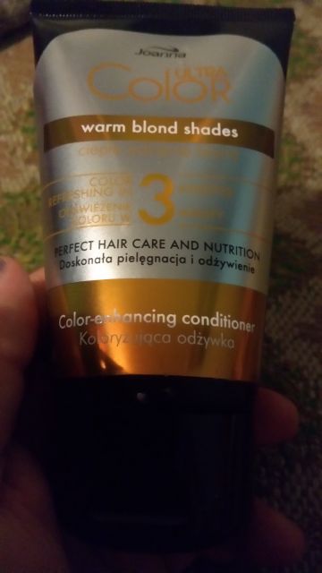 Koloryzująca odżywka do włosów.