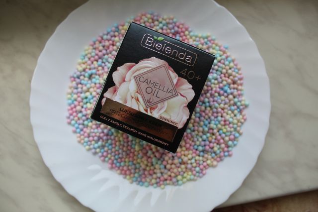 Bielenda Camellia Oil, Krem do twarzy, Przeciwzmarszczkowy, Na dzień i noc, Luksusowy, Olej z kamelii, ceramidy, kwas hialuronowy, 40+