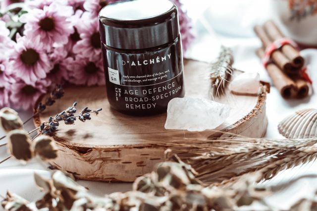 d'Alchemy Krem do twarzy, Age Defence, Broad-Spectrum Remedy, Na zmiany hormonalne i przebarwienia