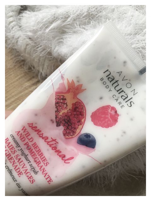 Avon Naturals, Body Care, Peeling do ciała, Jogurtowy, Sensational, Jagody i granat
