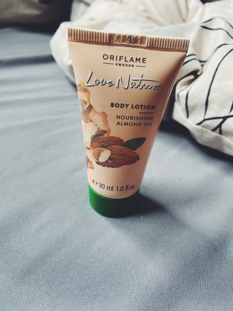 Oriflame balsam do ciała z olejkiem z migdałów 