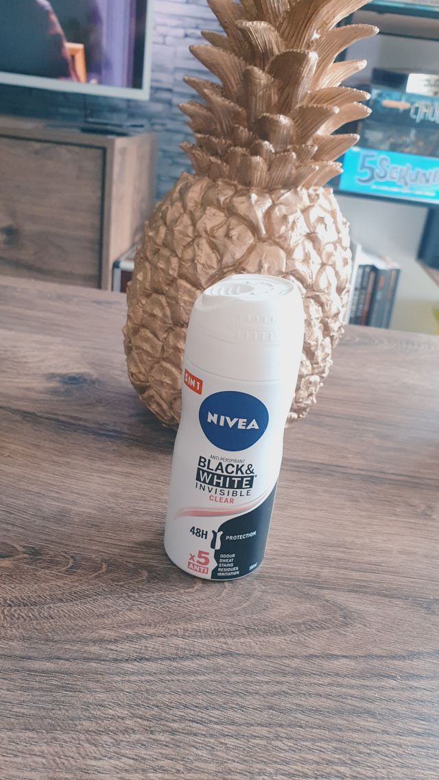 Nivea Antyperspirant w sprayu, Black & White, Invisible, Clear