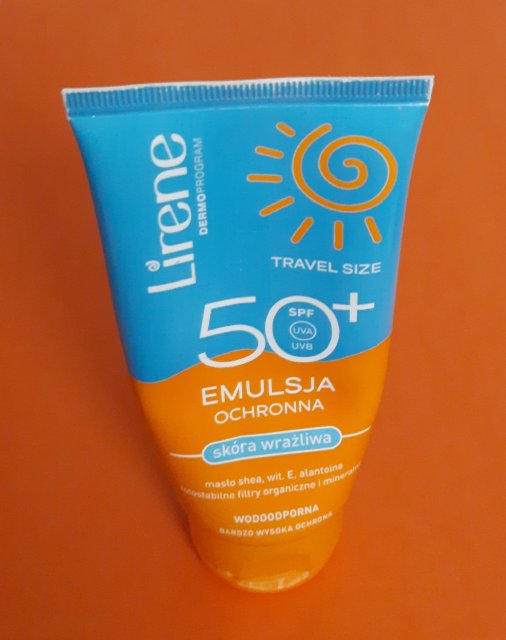 Lirene Dermoprogram, Emulsja do twarzy, Ochronna, Lekka formuła, Z aloesem, SPF50