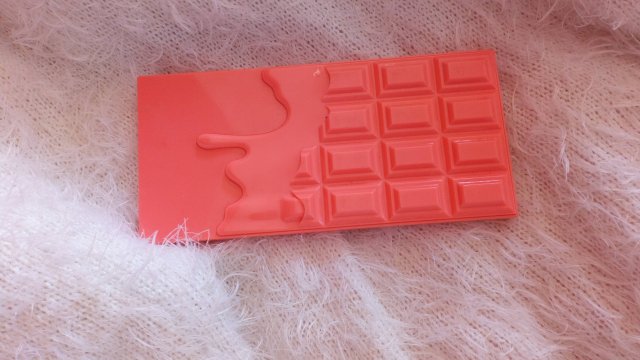 Makeup Revolution I heart Makeup, paleta 16 cieni do powiek, Chocolate and Peaches 