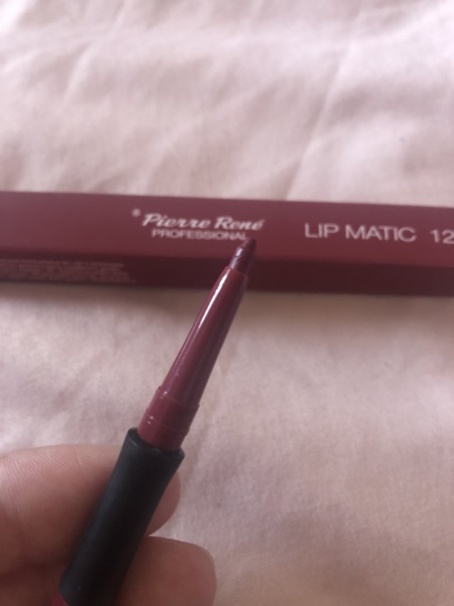 Konturówką do ust Pierre René