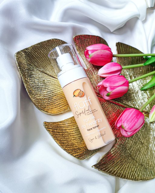 Fluff Superfood, Tonik do twarzy, Rozświetlający, Z kwasami AHA