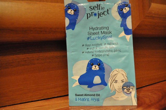 Maska nawilżająca na tkaninie # Lucky Seal Selfie Project
