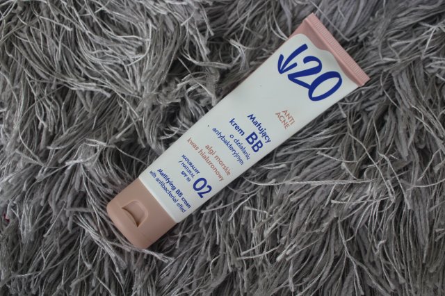 Under Twenty Anti! Acne, Matujący krem BB o działaniu antybakteryjnym, nr 02