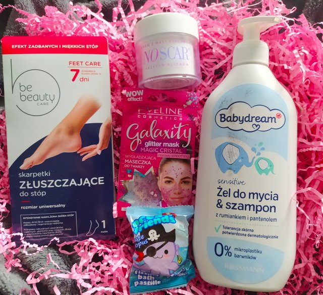 Zestaw różnych kosmetyków 