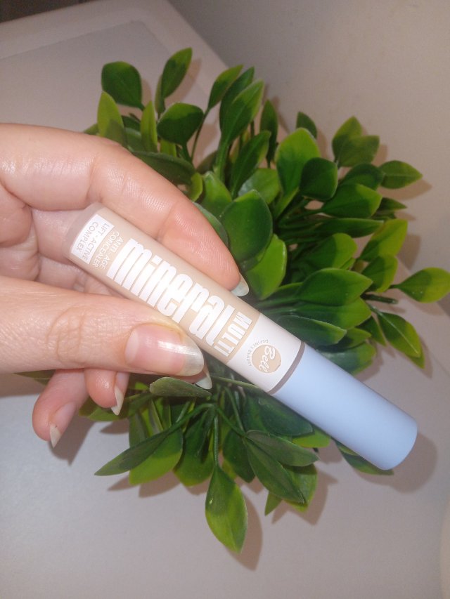 Bell, Multi Mineral, korektor w płynie