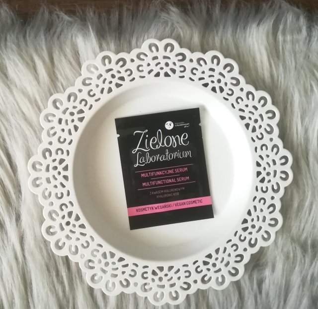 Zielone Laboratorium Serum do twarzy, Multifunkcyjne, Z kwasem hialuronowym