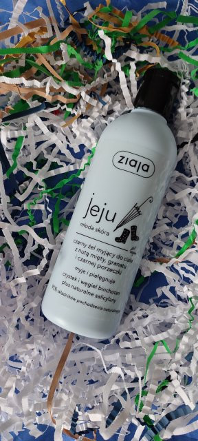 Ziaja Jeju, Młoda skóra, Czarne mydło pod prysznic, Z nutą mięty, granatu i czarnej porzeczki