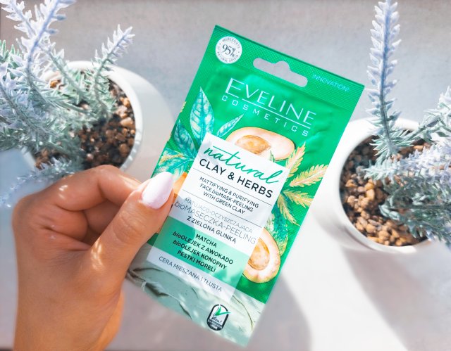 Eveline Natural Clay & Herbs, Maseczka do twarzy, Matująco-oczyszczająca bio-maseczka-peeling z zieloną glinką, Cera mieszana i tłusta