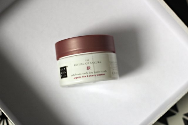 RITUALS Peeling do ciała, Cherry Blossom & Rice milk
