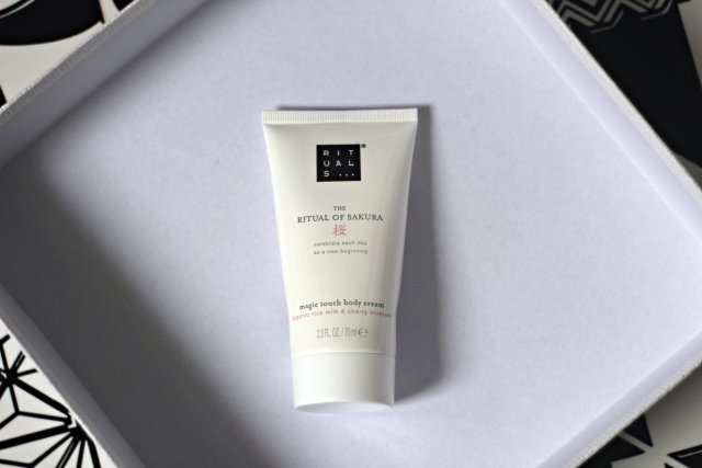 RITUALS Balsam do ciała, Rice milk & Cherry Blossom
