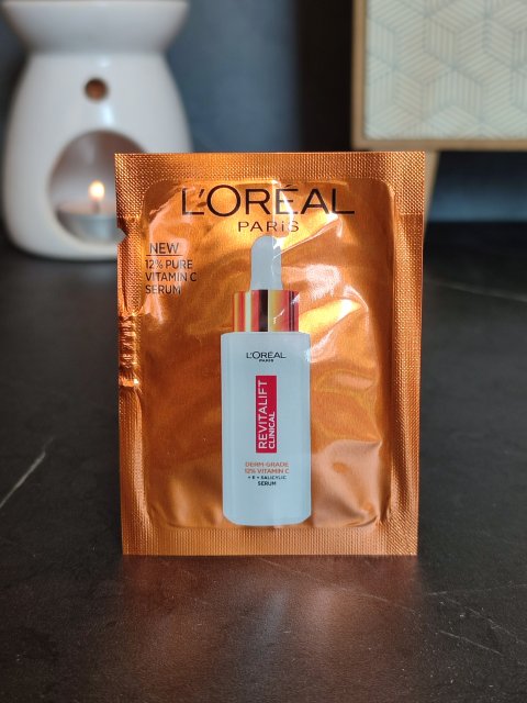 L'Oréal Revitalift Clinical, Serum do twarzy, Z 12% witaminy C + witaminą E + kwasem salicylowym