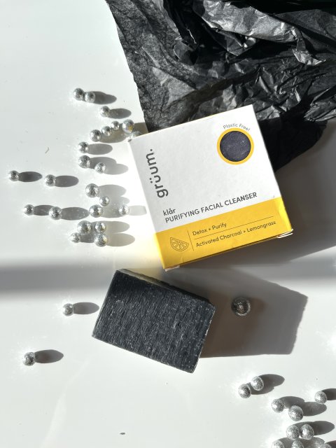 Grüum Mydło do mycia twarzy, Purifying Charcoal Cleansing Bar