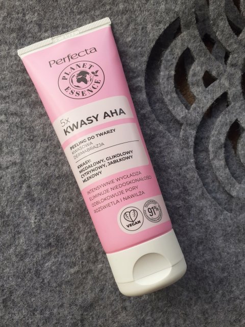 Perfecta Planet Essence, Peeling do twarzy, Kwasowa dermabrazja, 5x kwasy AHA