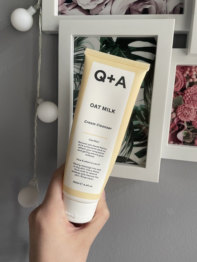Q + A Emulsja do mycia twarzy, Oat Milk, Kremowa, Cream Cleanser