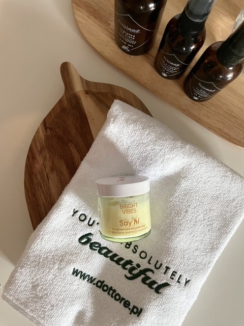 Say Hi Bright Vibes Krem rozjaśniający przebarwienia 