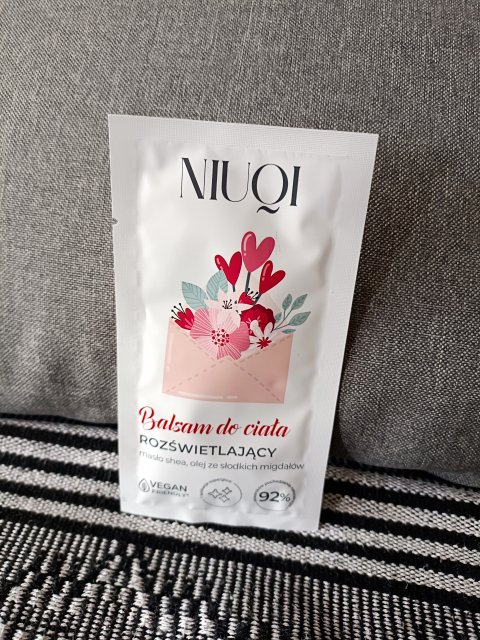 NIUQI Balsam do ciała, Rozświetlający, Masło shea, olej ze słodkich migdałów