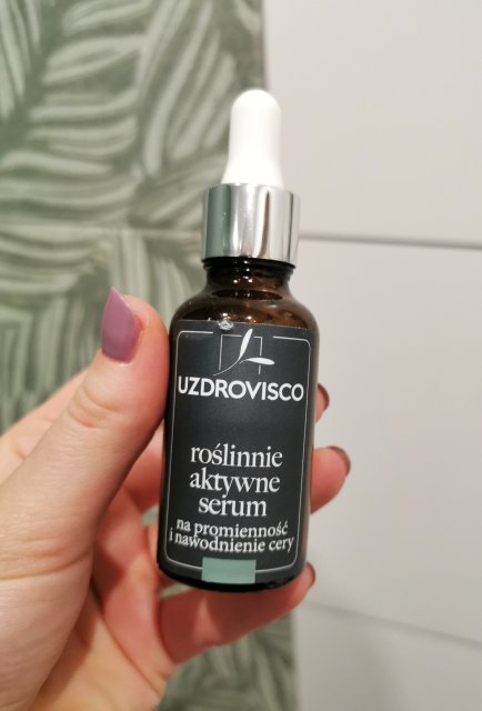 Uzdrovisco Roślinne aktywne serum na promiennosc i nawodnienie cery 