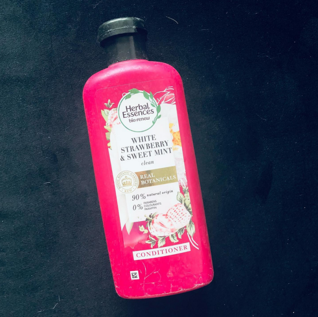 Herbal Essences Bio:renew, Oczyszczająca odżywka do włosów Biała truskawka i słodka mięta