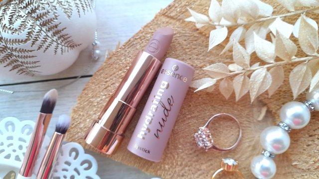 Essence pomadka Hydrating Nude nr 301 Romantic