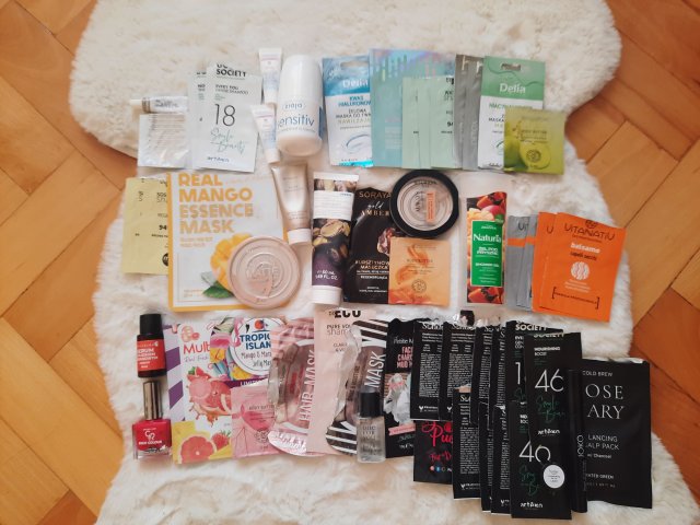 akcja denkowanie! grudzień - kosmetyki w świątecznych opakowaniach i świątecznych kolorach 🎄❄️⛄🎀🎁🎅