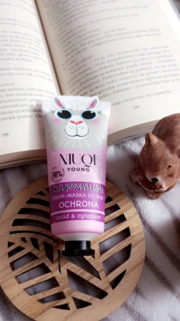NIUQI Young, Krem-maska do rąk, Ochrona, Miód i Cynamon, Zrelaksowana lama