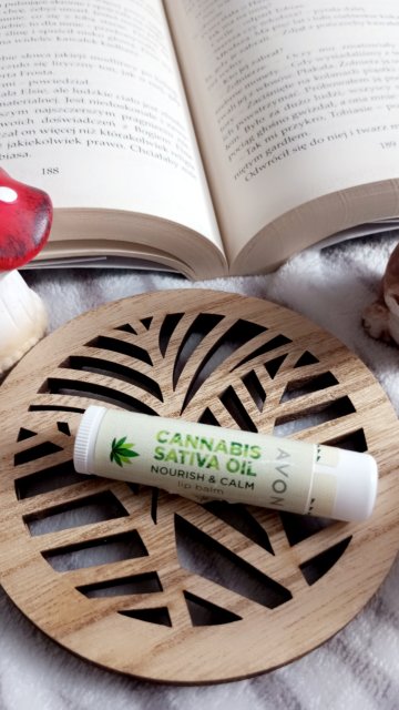 Avon Cannabis Sativa Oil, Balsam do ust, Olej konopny, Nourish & Calm