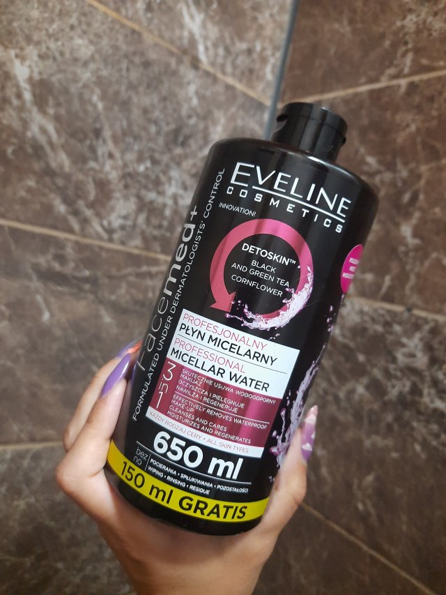 plyn micelarny eveline