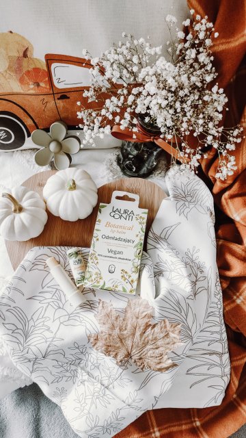 Laura Conti Botanical, Balsam do ust, Odmładzający, Z olejkiem z orzechów makadamia i kwasem hialuronowym