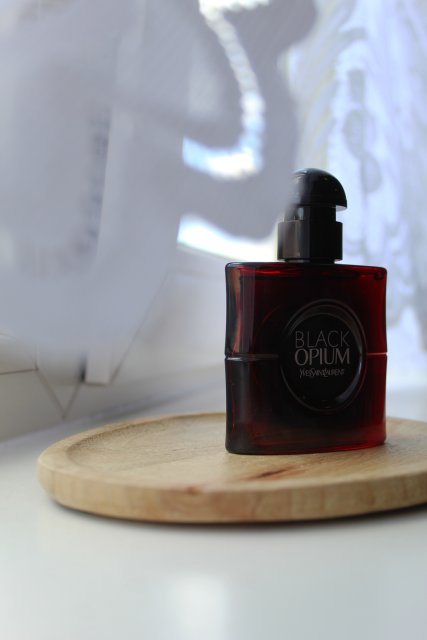 Yves Saint Laurent Woda perfumowana, Black Opium Over Red EDP