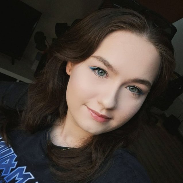 Codzienny look z niebieską kreseczką ?