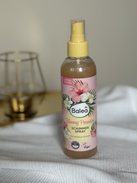 Rozświetlająca mgiełka do ciała 