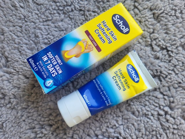 Scholl Krem do stóp i paznokci, Nawilżający, Zmiękcza i nawilża suchą i zgrubiałą skórę