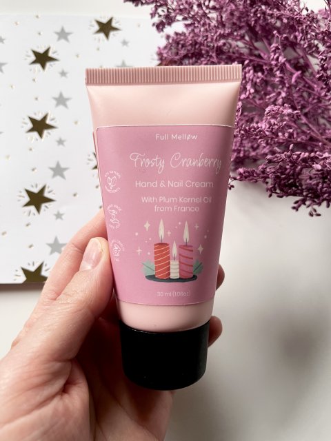 Full Mellow Krem do rąk i paznokci, Frosty Cranberry